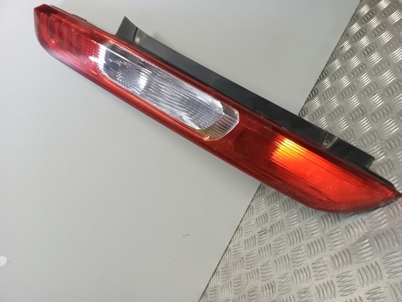 Recambio de piloto trasero izquierdo para ford focus berlina (cap) ambiente (d) referencia OEM IAM 1420451  