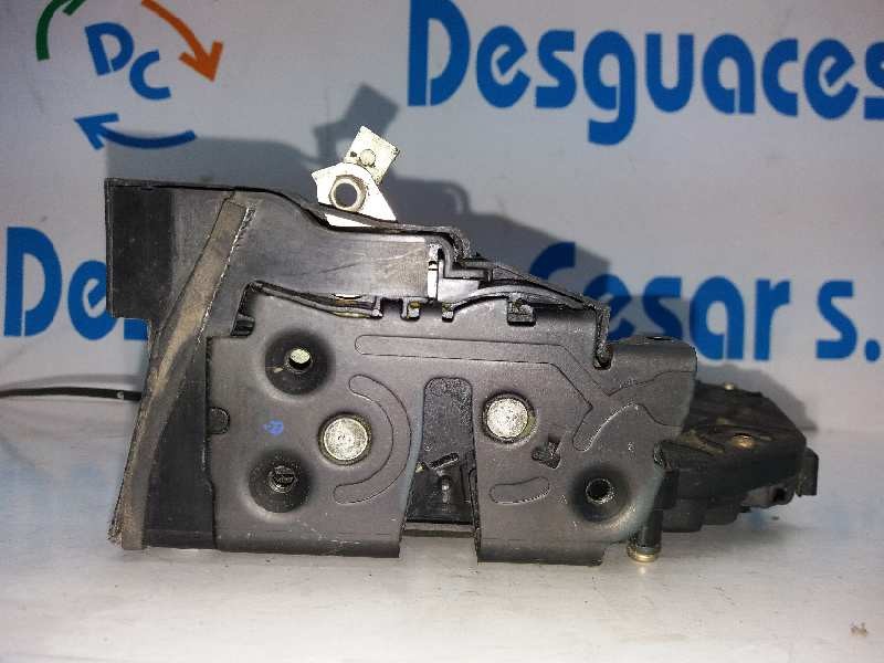 Recambio de cerradura puerta trasera derecha para mazda 3 berlina (bk) 1.6 crdt active referencia OEM IAM   