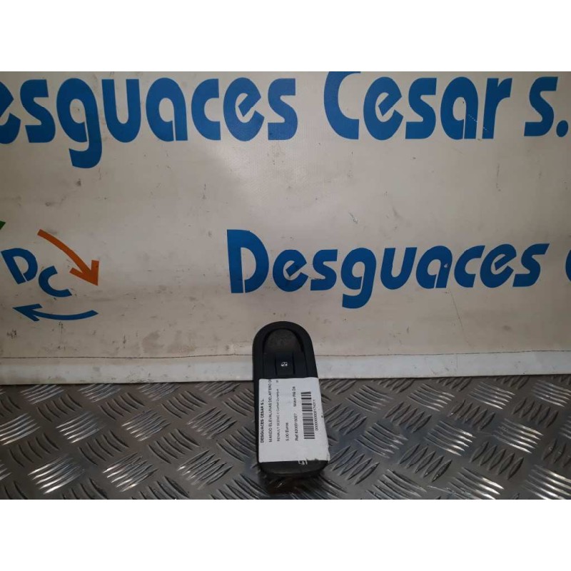 MANDO ELEVALUNAS DELANTERO DERECHO 8200315027  - imagen 1