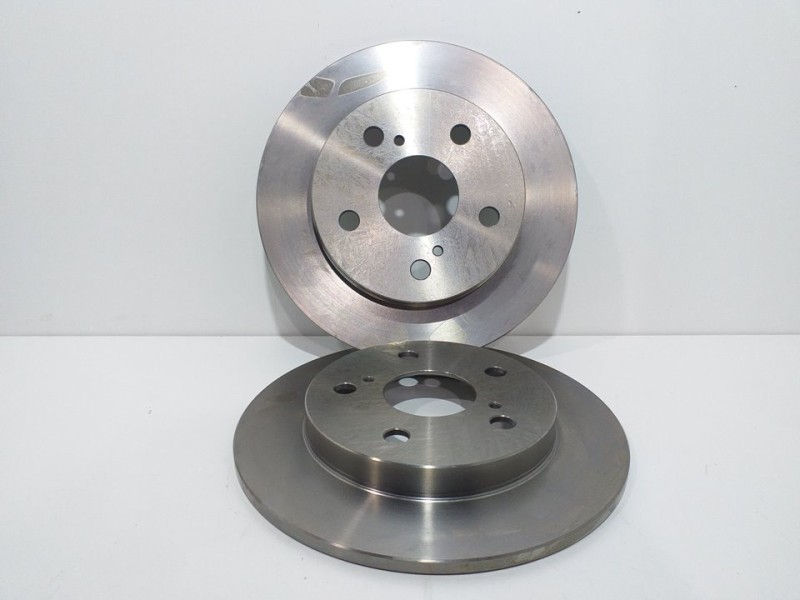 Recambio de disco freno trasero derecho para toyota auris 1.3 16v cat referencia OEM IAM 1642770380  