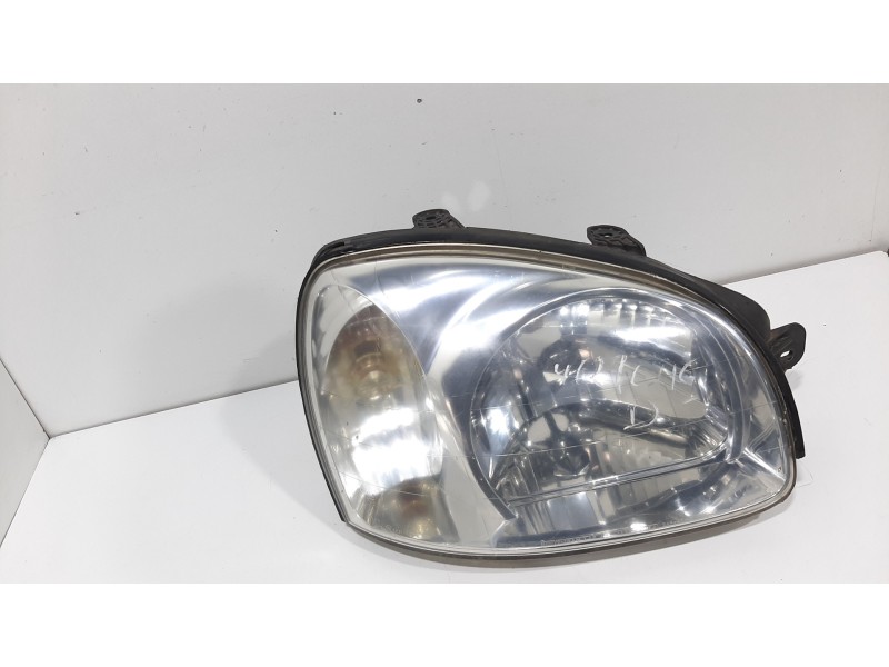 Recambio de faro derecho para hyundai santa fe (sm) 2.4 gls referencia OEM IAM 9210226220  