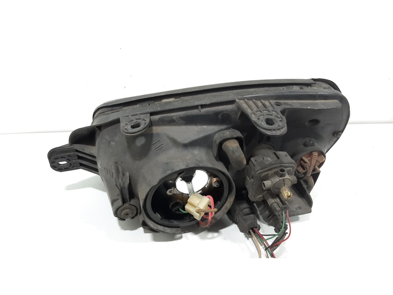 Recambio de faro derecho para hyundai santa fe (sm) 2.4 gls referencia OEM IAM 9210226220  