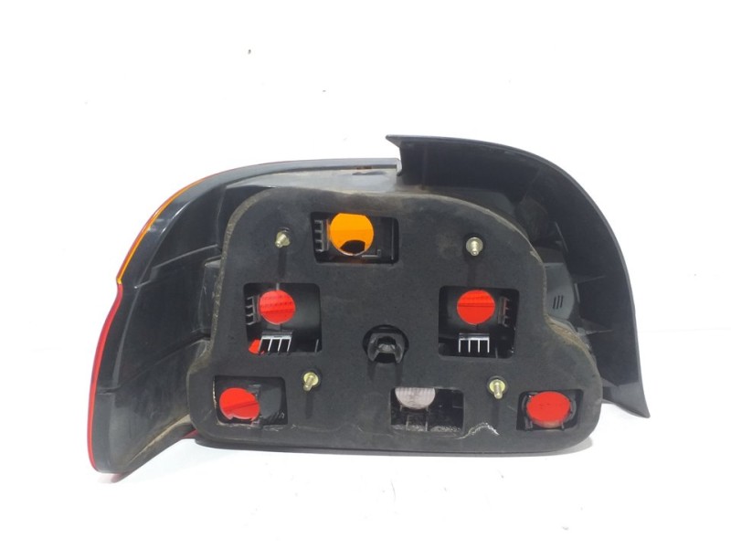 Recambio de piloto trasero derecho para bmw serie 5 berlina (e39) 528i referencia OEM IAM 8358032  