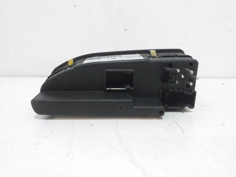 Recambio de mando elevalunas delantero izquierdo para bmw serie 5 berlina (e39) 528i referencia OEM IAM 03725035  
