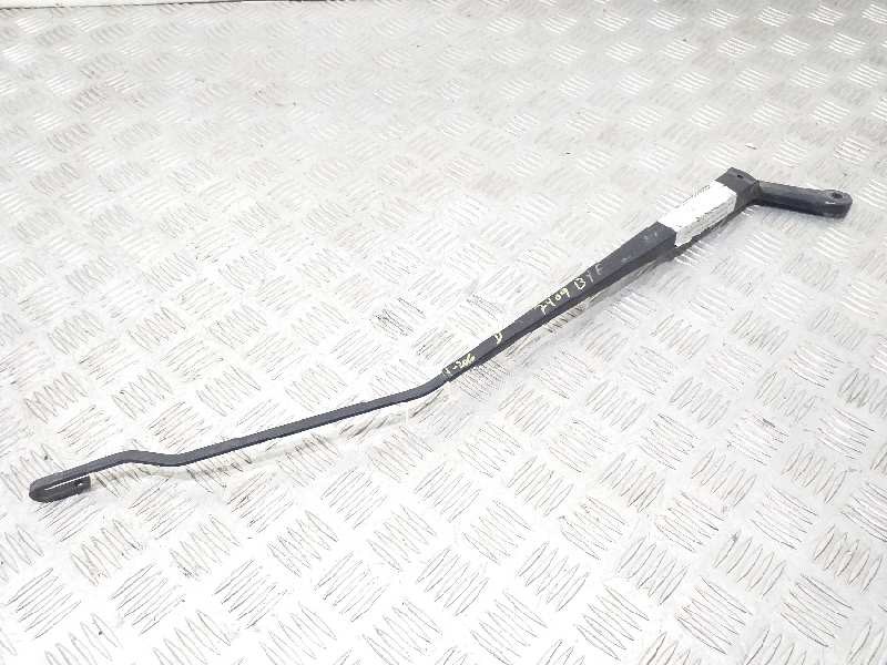 Recambio de brazo limpia delantero derecho para peugeot 206 berlina xt referencia OEM IAM   