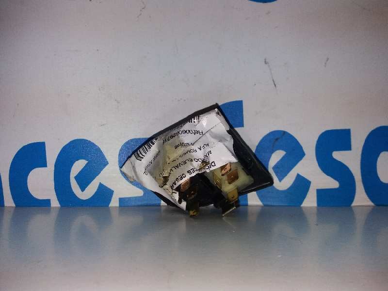 Recambio de mando elevalunas delantero izquierdo para alfa romeo 146 1.9 jtd referencia OEM IAM 0060629716   Recambio de mando elevalunas delantero izquierdo para alfa romeo 146 1.9 jtd referencia OEM IAM 0060629716