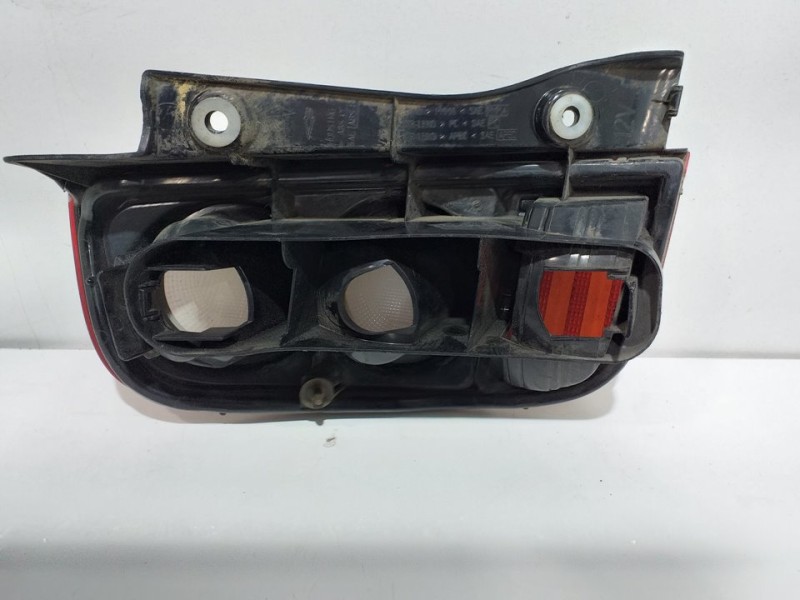 Recambio de piloto trasero derecho para nissan micra (k12e) acenta referencia OEM IAM 26554AX720  