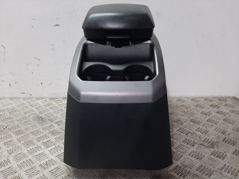 Recambio de apoyabrazos central para ssangyong rodius xdi limited referencia OEM IAM 7791021020 7791621030 