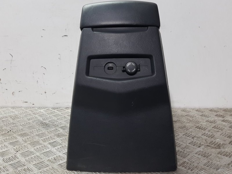 Recambio de apoyabrazos central para ssangyong rodius xdi limited referencia OEM IAM 7791021020 7791621030 