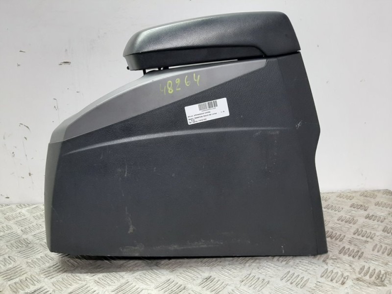 Recambio de apoyabrazos central para ssangyong rodius xdi limited referencia OEM IAM 7791021020 7791621030 