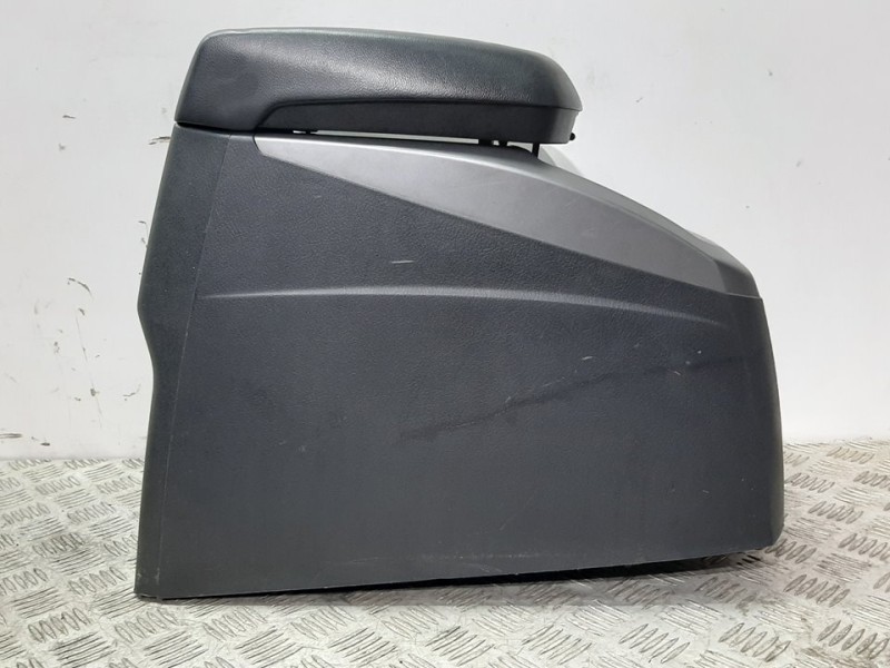 Recambio de apoyabrazos central para ssangyong rodius xdi limited referencia OEM IAM 7791021020 7791621030 