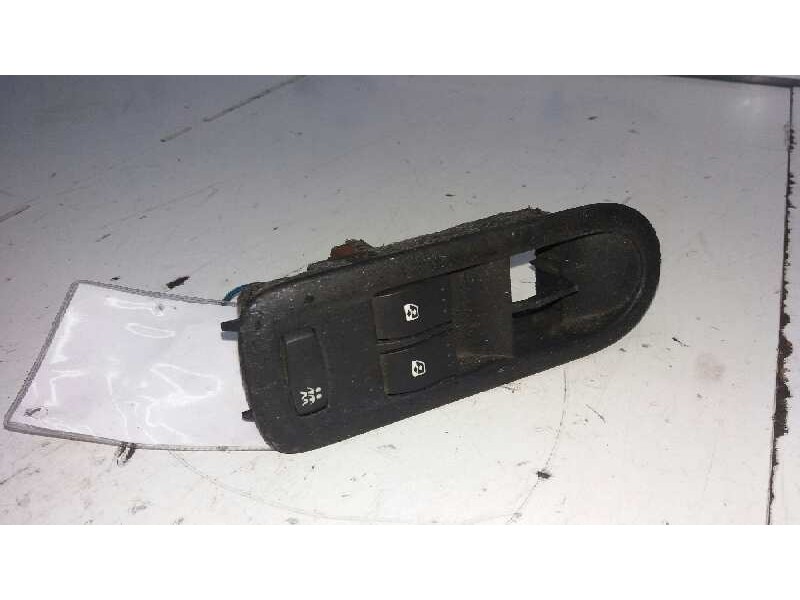 Recambio de mando elevalunas delantero izquierdo para renault megane ii berlina 5p confort authentique referencia OEM IAM 820031