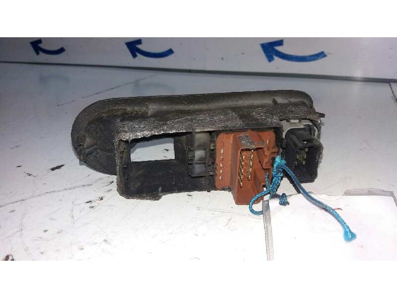 Recambio de mando elevalunas delantero izquierdo para renault megane ii berlina 5p confort authentique referencia OEM IAM 820031