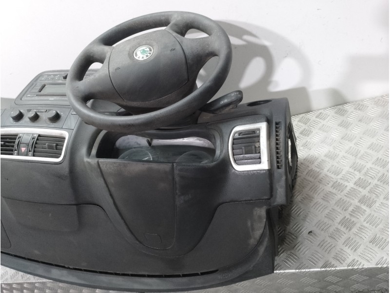 Recambio de salpicadero para skoda fabia (5j2 ) sport referencia OEM IAM 5J1857007EF  