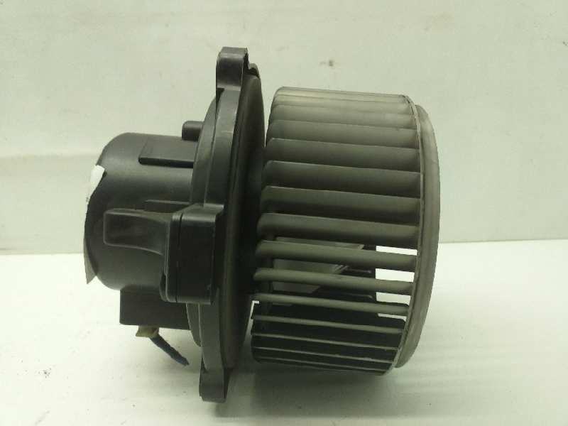 Recambio de motor calefaccion para kia carens 2.0 crdi lx monovolumen referencia OEM IAM 0K2FA61B10  