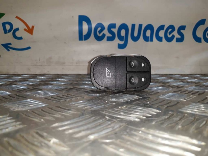 Recambio de mando elevalunas delantero izquierdo para ford mondeo berlina (gd) clx referencia OEM IAM 1096837  