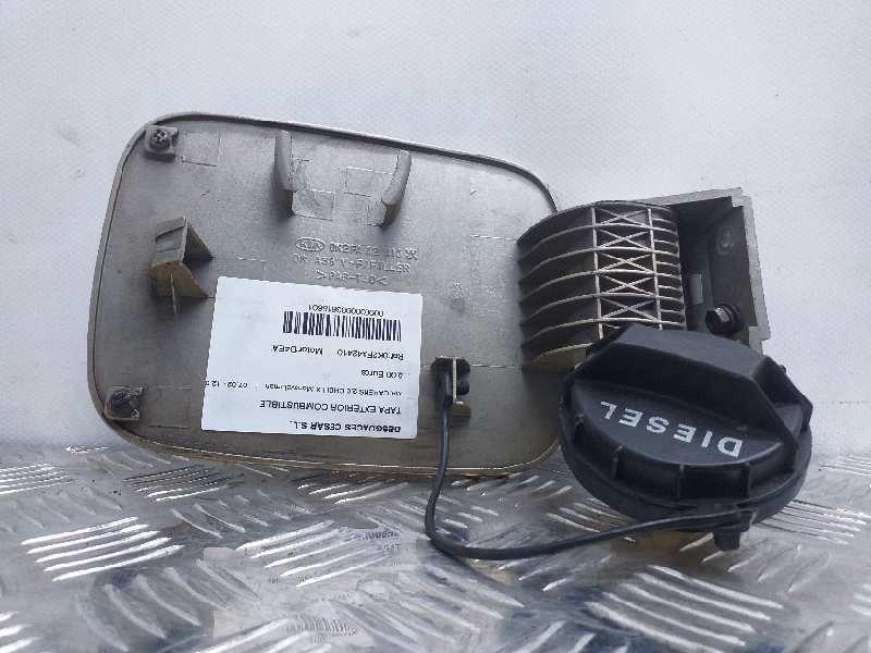 Recambio de tapa exterior combustible para kia carens 2.0 crdi lx monovolumen referencia OEM IAM 0K2FA42410 MARRON 