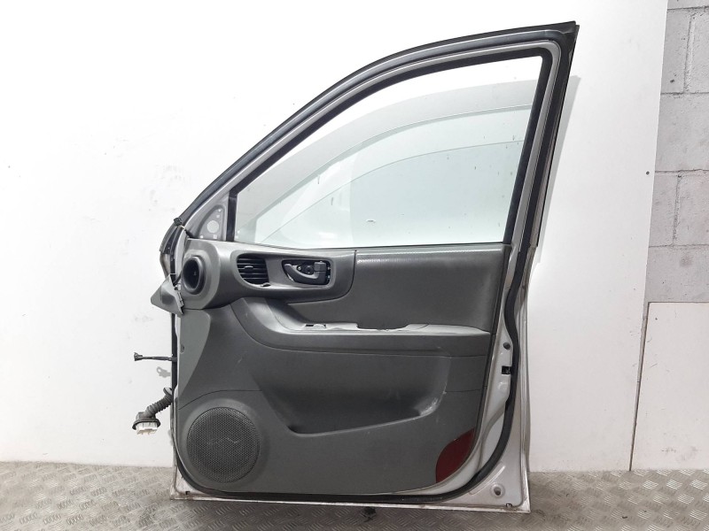 Recambio de puerta delantera derecha para hyundai santa fe (sm) 2.4 gls referencia OEM IAM 7600426111 GRIS 