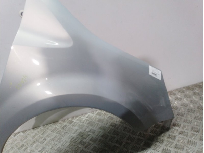 Recambio de aleta delantera derecha para renault modus confort dynamique referencia OEM IAM 631007942R PLATA 