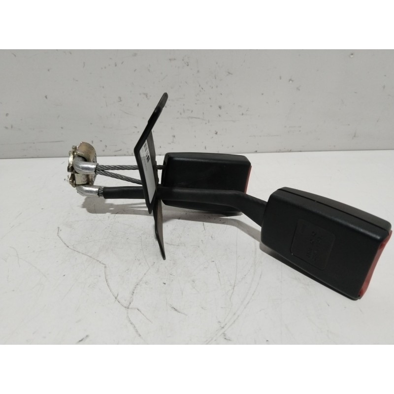 ENGANCHE CINTURON TRASERO CENTRAL 8D0857739D  - imagen 1