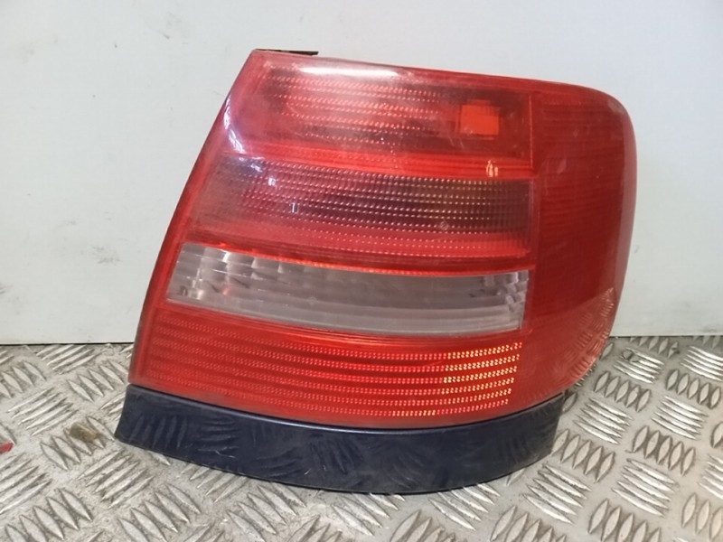 Recambio de piloto trasero derecho para audi a4 avant (b5) 1.8 t referencia OEM IAM 8D0945112A   Recambio de piloto trasero derecho para audi a4 avant (b5) 1.8 t referencia OEM IAM 8D0945112A