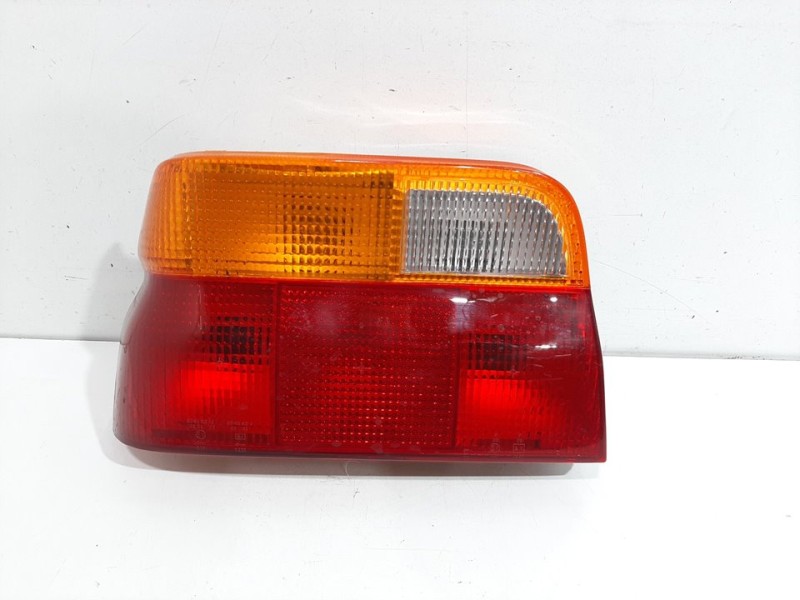 Recambio de piloto trasero izquierdo para ford escort turnier cl referencia OEM IAM 1052429  