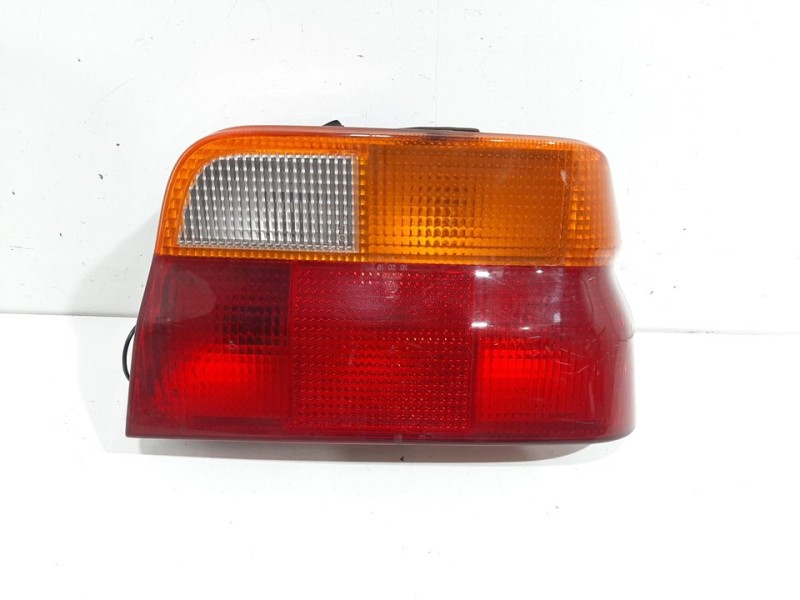 Recambio de piloto trasero derecho para ford escort turnier cl referencia OEM IAM 1052400  