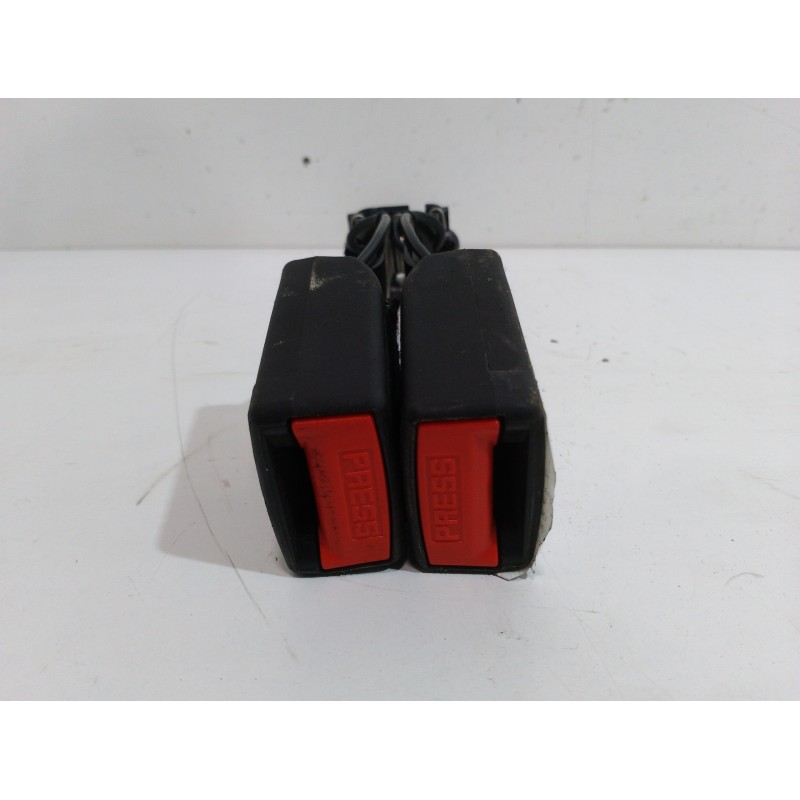 ENGANCHE CINTURON TRASERO CENTRAL 305540510  - imagen 2