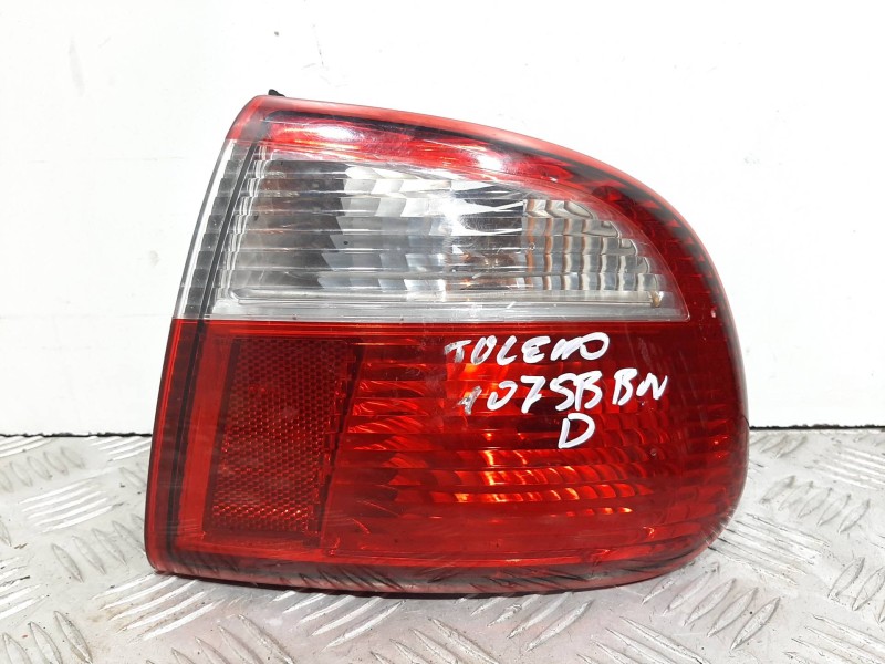 Recambio de piloto trasero derecho para seat toledo (1m2) signo referencia OEM IAM 1M5945112  