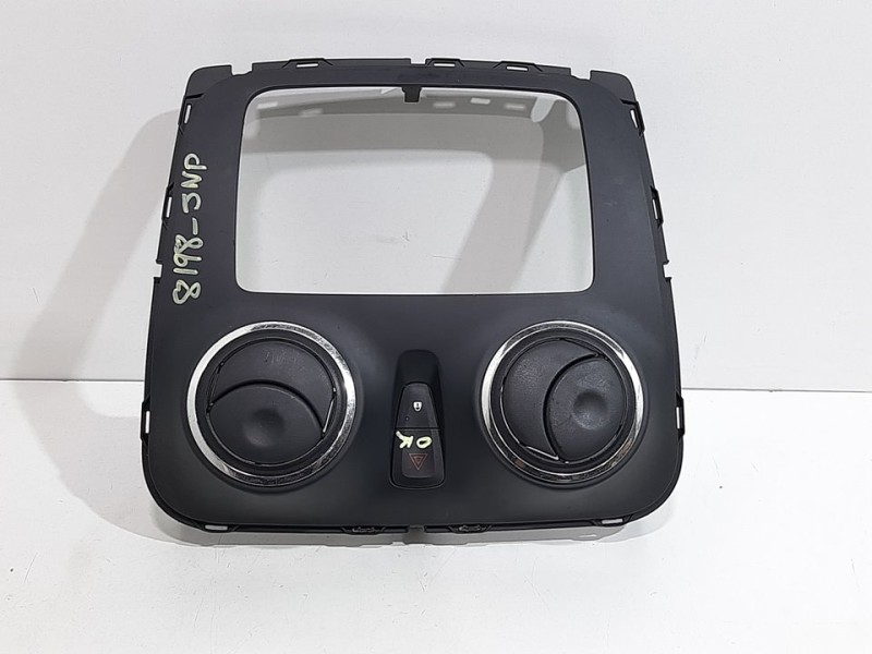 Recambio de rejilla aireadora central para dacia sandero ambiance referencia OEM IAM 682601926R  