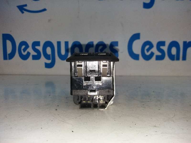 Recambio de mando elevalunas delantero izquierdo para peugeot 206 berlina xr referencia OEM IAM   