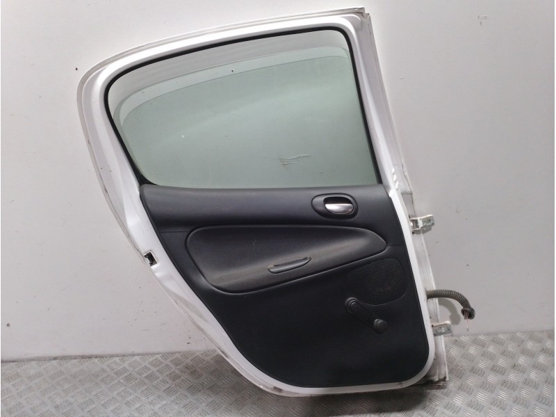 Recambio de puerta trasera izquierda para peugeot 206+ básico referencia OEM IAM 900678  