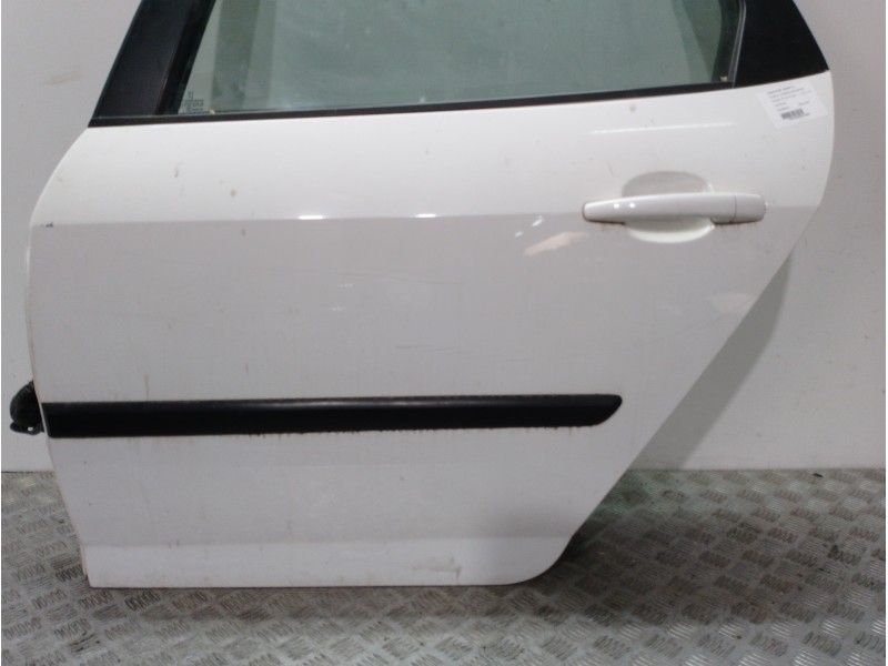 Recambio de puerta trasera izquierda para peugeot 407 sw sr sport referencia OEM IAM 9006H7 BLANCO 