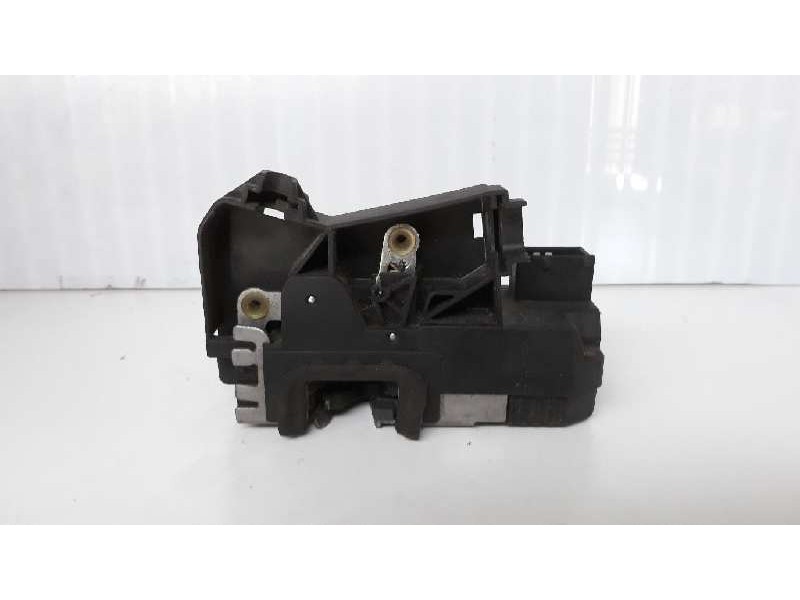 Recambio de cerradura puerta delantera derecha para opel meriva referencia OEM IAM 13154792  