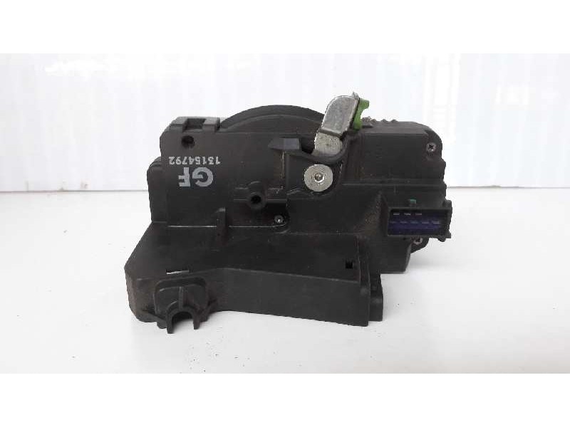 Recambio de cerradura puerta delantera derecha para opel meriva referencia OEM IAM 13154792  