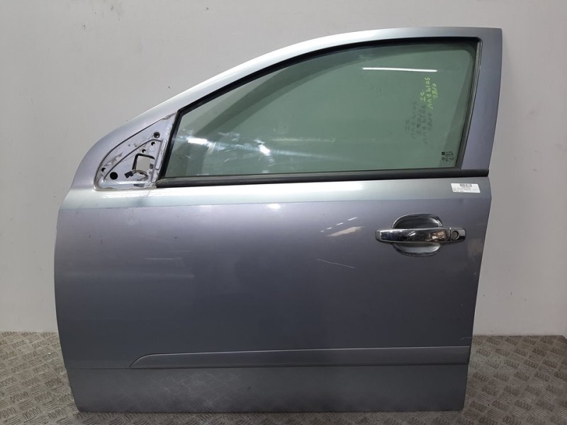 Recambio de puerta delantera izquierda para opel astra h berlina cosmo referencia OEM IAM 13208421 PLATA 