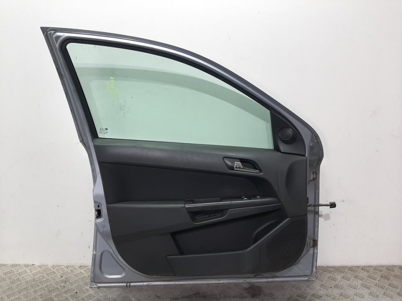 Recambio de puerta delantera izquierda para opel astra h berlina cosmo referencia OEM IAM 13208421 PLATA 