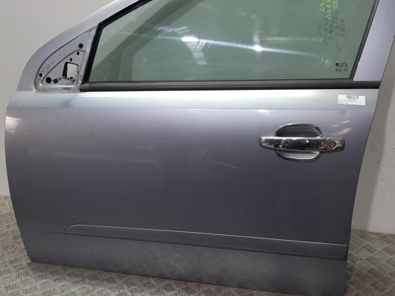 Recambio de puerta delantera izquierda para opel astra h berlina cosmo referencia OEM IAM 13208421 PLATA 