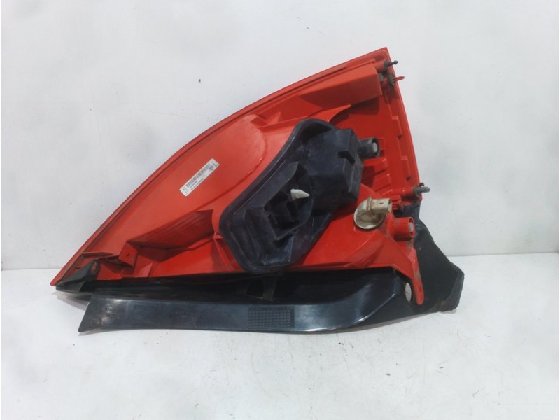 Recambio de piloto trasero derecho para renault megane ii berlina 3p confort dynamique referencia OEM IAM 8200413216  