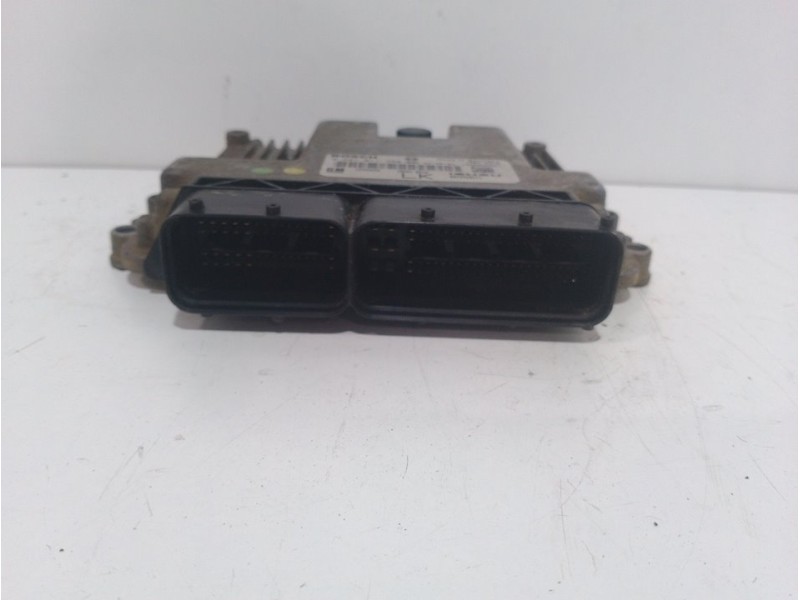 Recambio de centralita motor uce para opel astra h berlina cosmo referencia OEM IAM 0281011380  