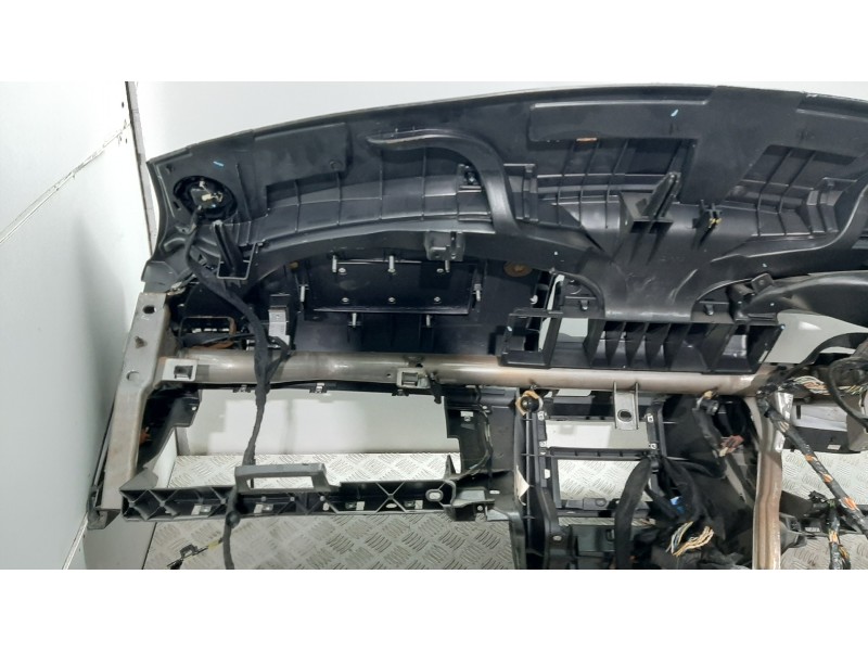 Recambio de salpicadero para peugeot 407 st confort referencia OEM IAM 8211HW  