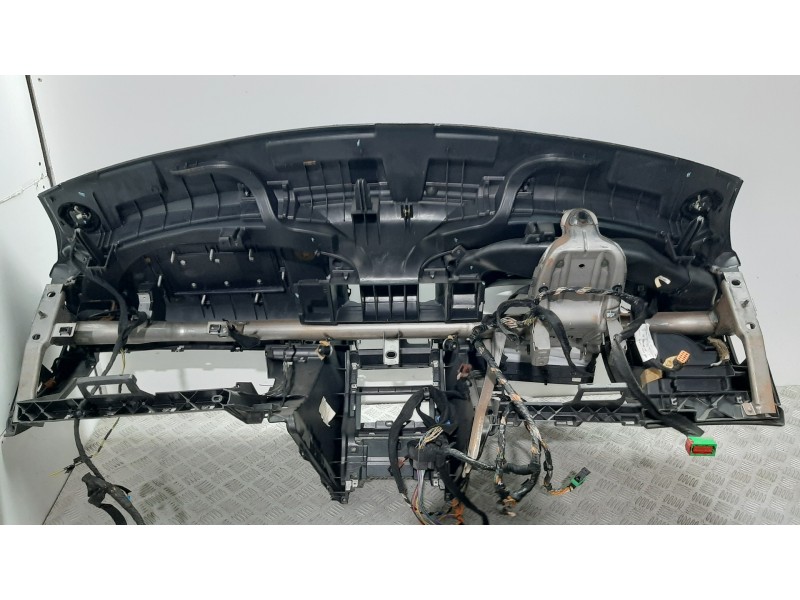 Recambio de salpicadero para peugeot 407 st confort referencia OEM IAM 8211HW  