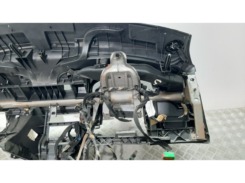 Recambio de salpicadero para peugeot 407 st confort referencia OEM IAM 8211HW  