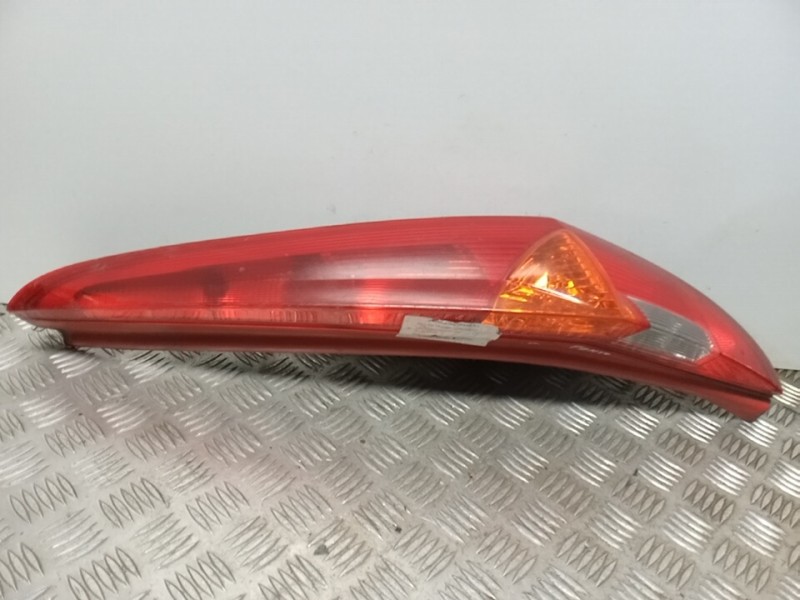 Recambio de piloto trasero derecho para fiat punto berlina (188) referencia OEM IAM    Recambio de piloto trasero derecho para fiat punto berlina (188) referencia OEM IAM