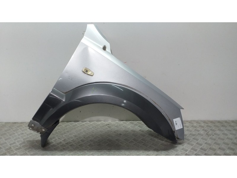 Recambio de aleta delantera derecha para kia sorento 2.5 crdi concept referencia OEM IAM 663213E130 PLATA 