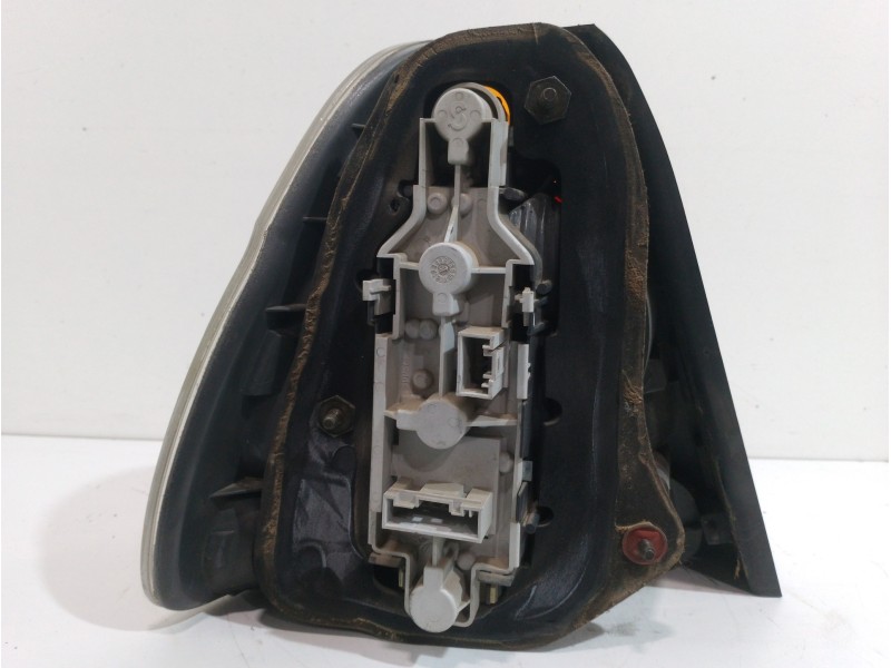 Recambio de piloto trasero derecho para bmw serie 3 berlina (e46) 320d referencia OEM IAM 63216946534   Recambio de piloto trasero derecho para bmw serie 3 berlina (e46) 320d referencia OEM IAM 63216946534