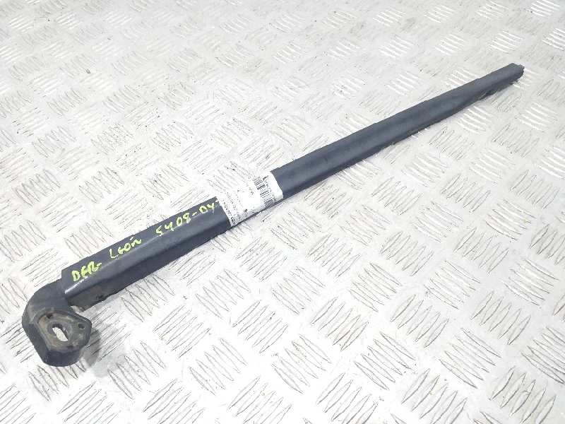 Recambio de brazo limpia delantero derecho para seat leon (1p1) comfort limited referencia OEM IAM    Recambio de brazo limpia delantero derecho para seat leon (1p1) comfort limited referencia OEM IAM
