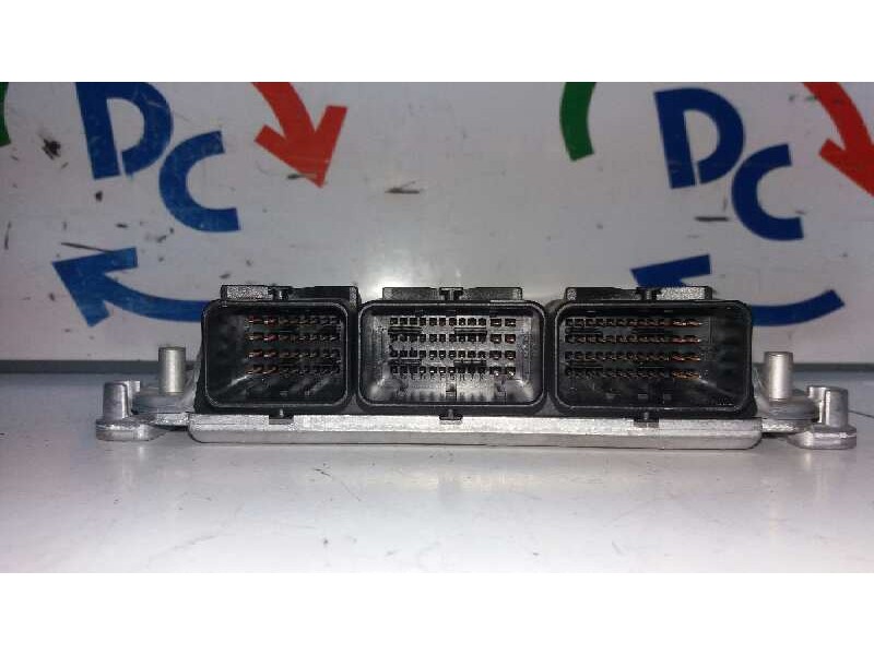 Recambio de centralita motor uce para volvo v40 familiar 1.8 cat referencia OEM IAM 0281010440  