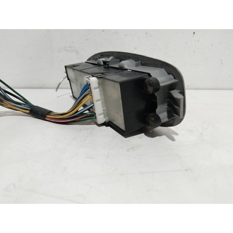 MANDO ELEVALUNAS DELANTERO IZQUIERDO 80961BU400  - imagen 3