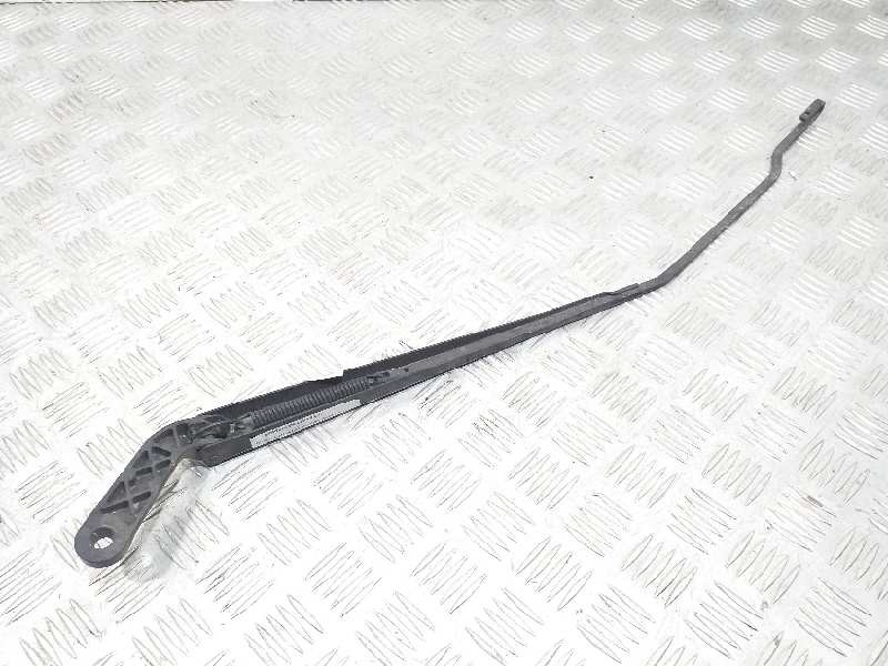 Recambio de brazo limpia delantero derecho para peugeot 206 sw x-line referencia OEM IAM   